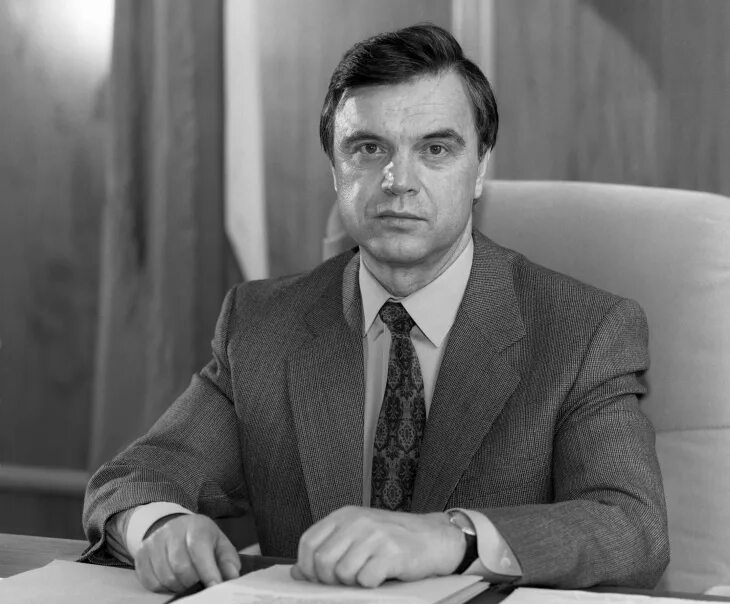 Руслан имранович хасбулато. Руслан хасбулатов. Хасбулатов 1993. Русла́н имранович хасбула́тов. Хасбулатов 1993.