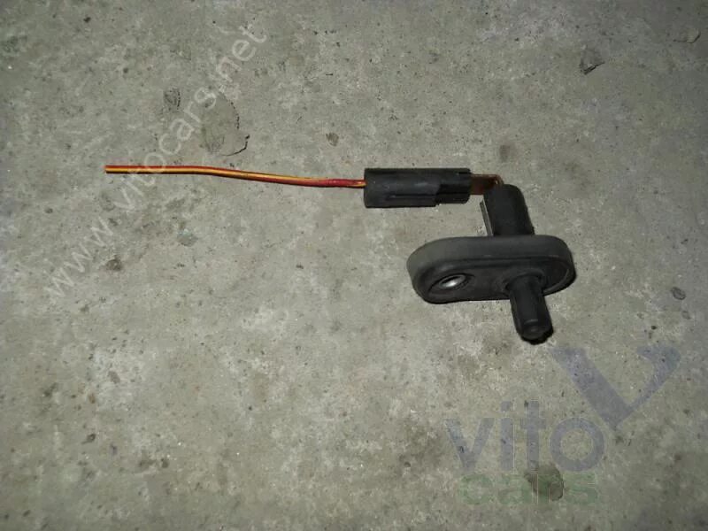 Концевой выключатель mazda bongo. Концевики дверей мазда 323 ф ба. Концевик двери мазда32006. Мазда трибьют концевики дверей. Mazda cx-9 концевик капота.