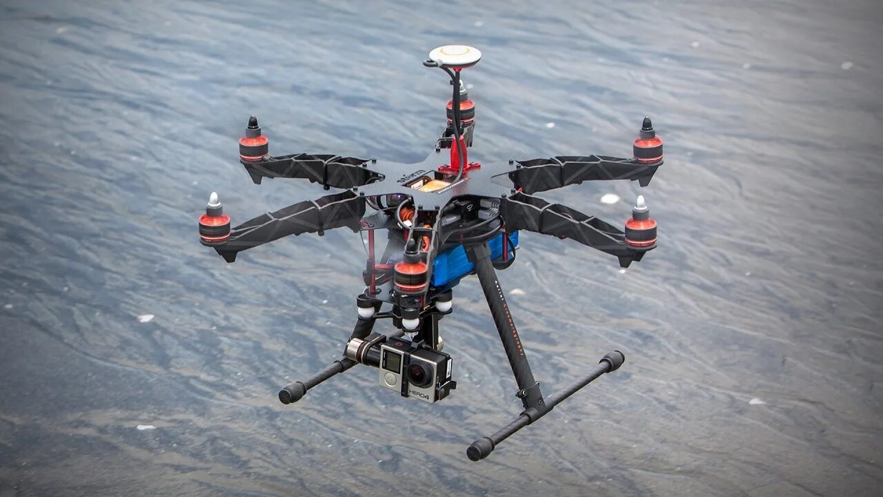 Как называется беспилотник с шестью моторами. FPV дроны. Дрон канатоходец. Гексакоптер человек. Квадрокоптер шторм дрон 63.