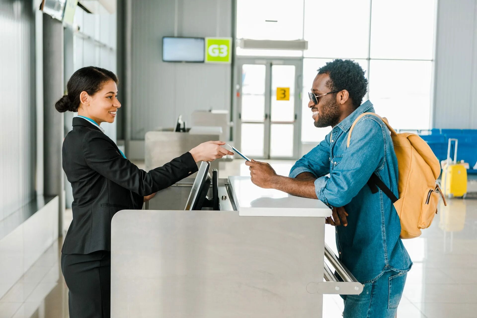 The check in desk assistant asked rob. Человек у стойки регистрации. airport workers. работник аэропорта картинки. check in картинка.