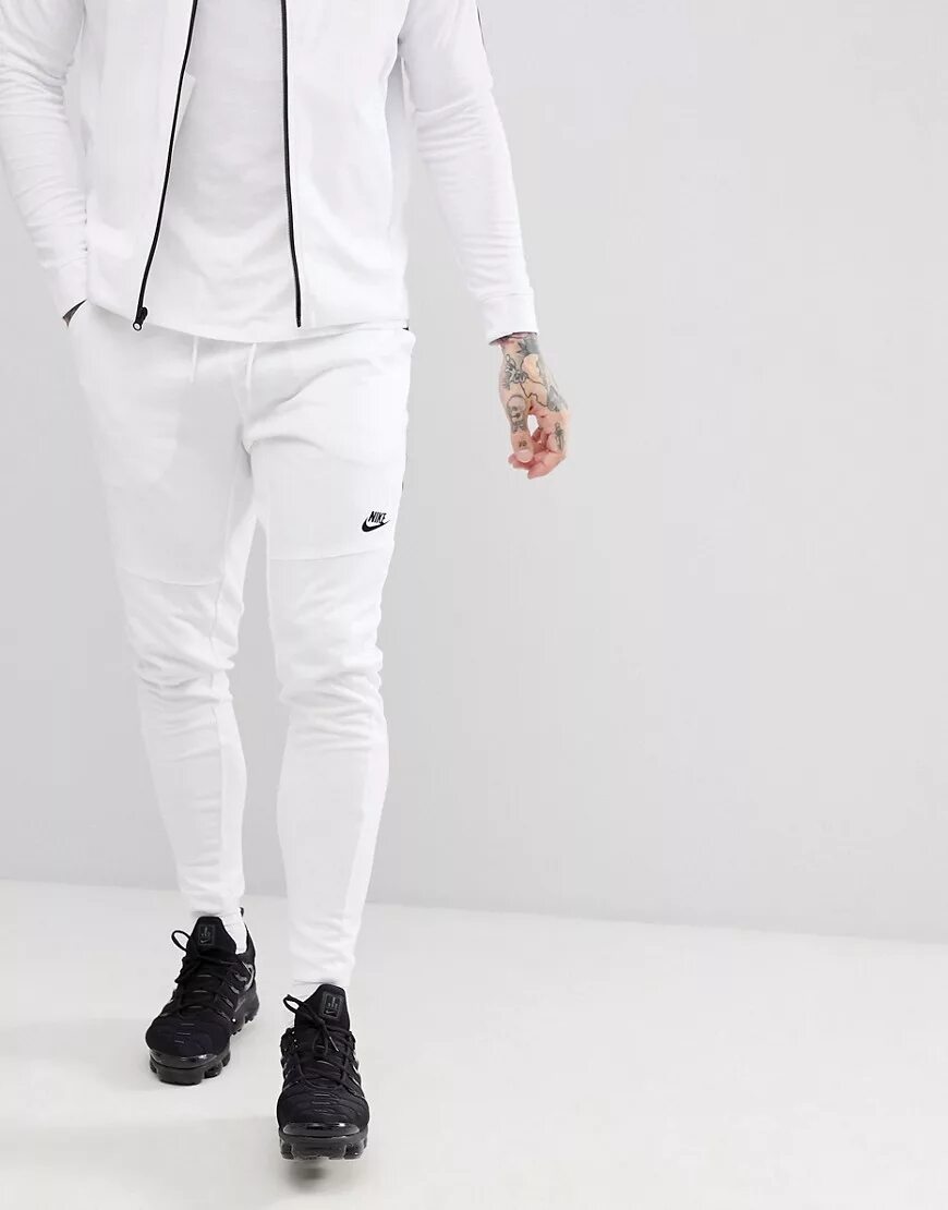 джоггеры белые asos мужские. белые спортивные брюки мужские. белые джоггеры asos. джоггеры карго мужские белые. 1981 calvin klein джоггеры.