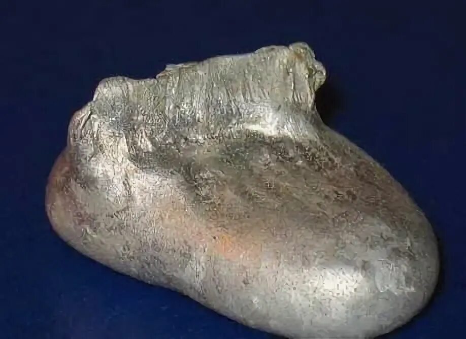Какие металлы покрываются оксидной пленкой. Алюминий покрытый оксидной пленкой. Оксидная пленка алюминия. Алюминий без оксидной пленки. Оксидная пленка на бронзе.