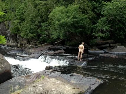 Skinny dipping friends - rektmag