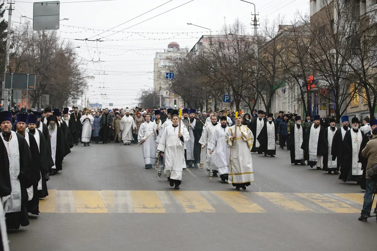 Крестный ход в Белгороде. Крестный ход в Белгороде сегодня. Молебен Белгород. Белгород наши дни.