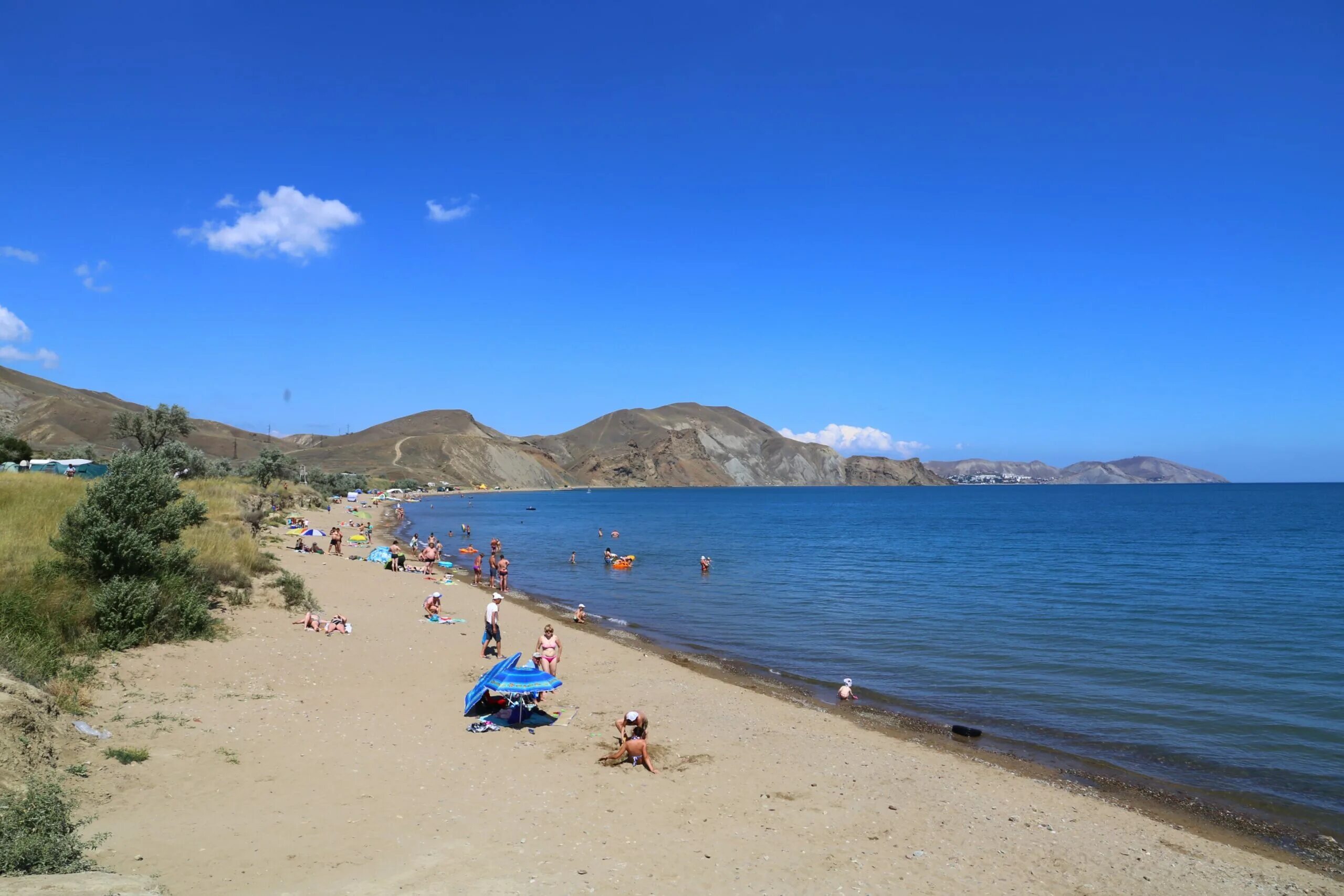 Коктебеле 2020. Коктебель фото. Пляж коктебель 2021. Пляж коктебель 2023. Пляж малибу коктебель.