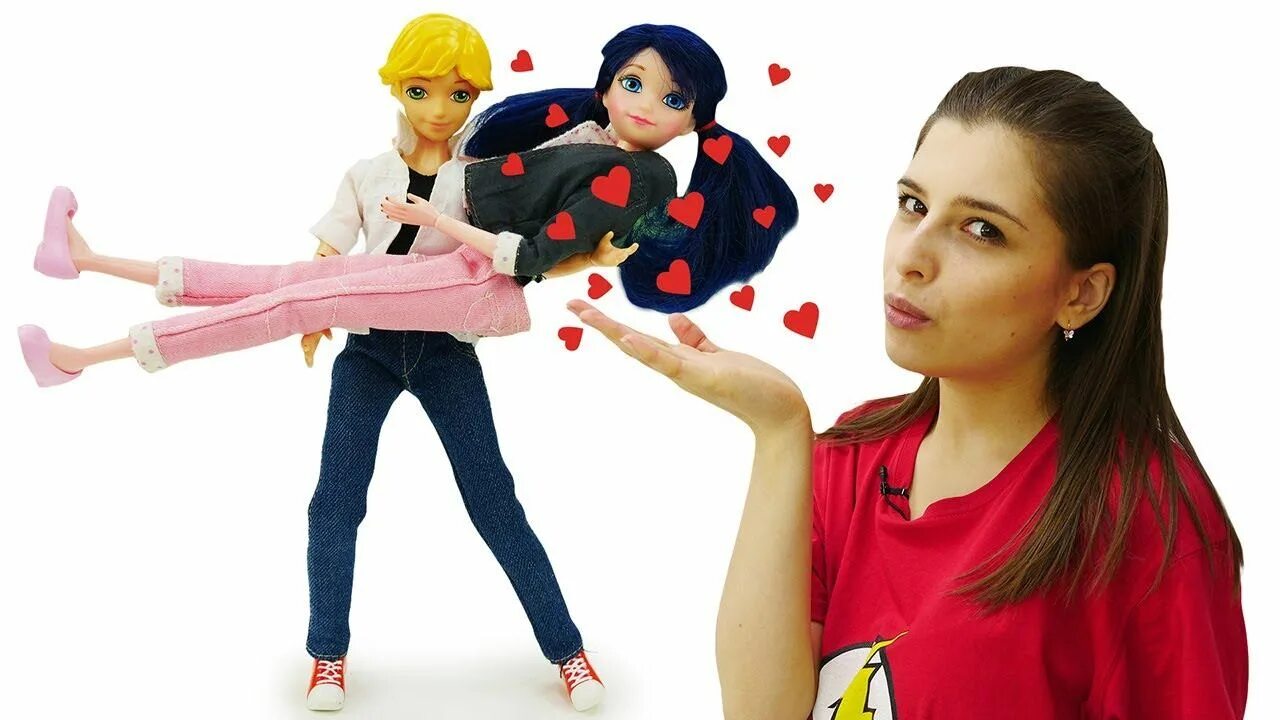 Куклами играют люди