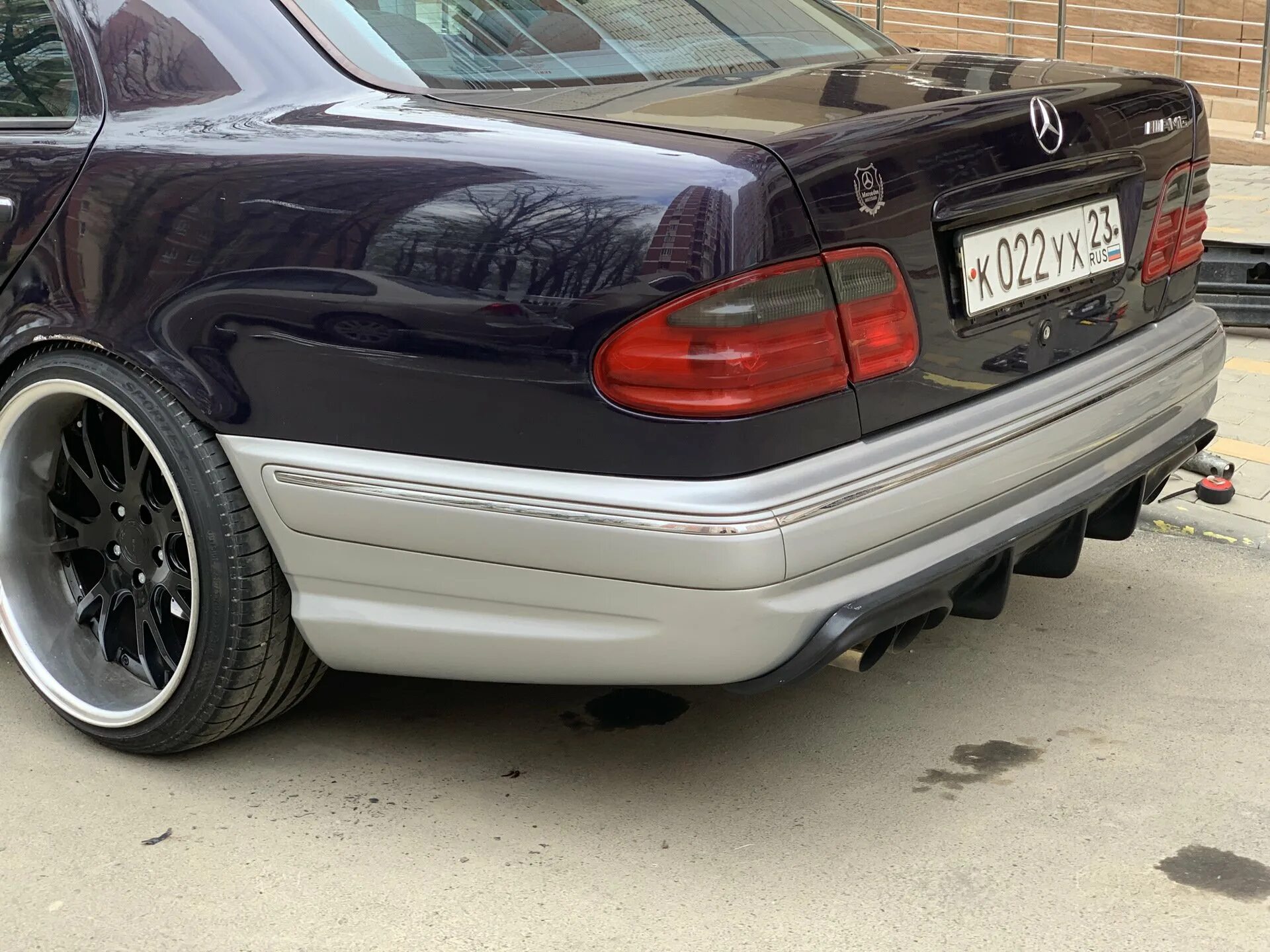 Задний бампер w210. E55 amg w210 brabus. мерседес w210 amg. mercedes benz 210 amg. амг бампер на мерседес 210.