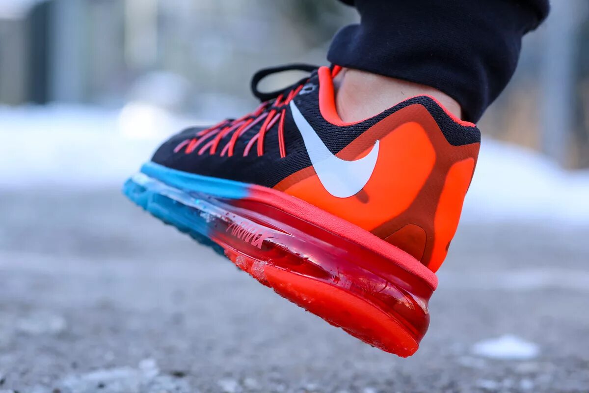 Найки на баллонах. Nike Air Max 2015 Red Blue. Найк АИР Макс 2015. Кроссовки Nike Air Max 2015. Nike Air Max с большим баллоном.