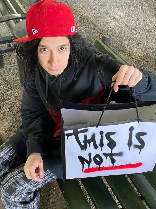 лера мидлер и даня кашин. женя крутит мир. сохры абу девушек короткими волосами без лица. женя крутит мир. Sveta sollar блоггер.