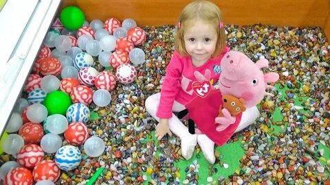 Игрушку новую нашел