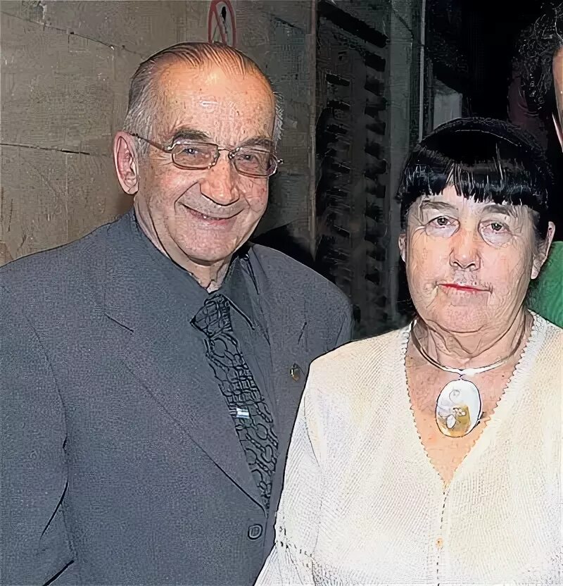 Дмитрий певцов 1985. Старший сын дмитрия певцова. Отец дмитрия певцова. Старший сын дмитрия певцова. Дмитрий певцов сын даниил.