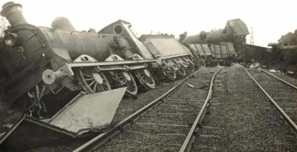 Уничтожен эшелон. Железнодорожный транспорт первой мировой. Железная дорога в Великую отечественную войну.