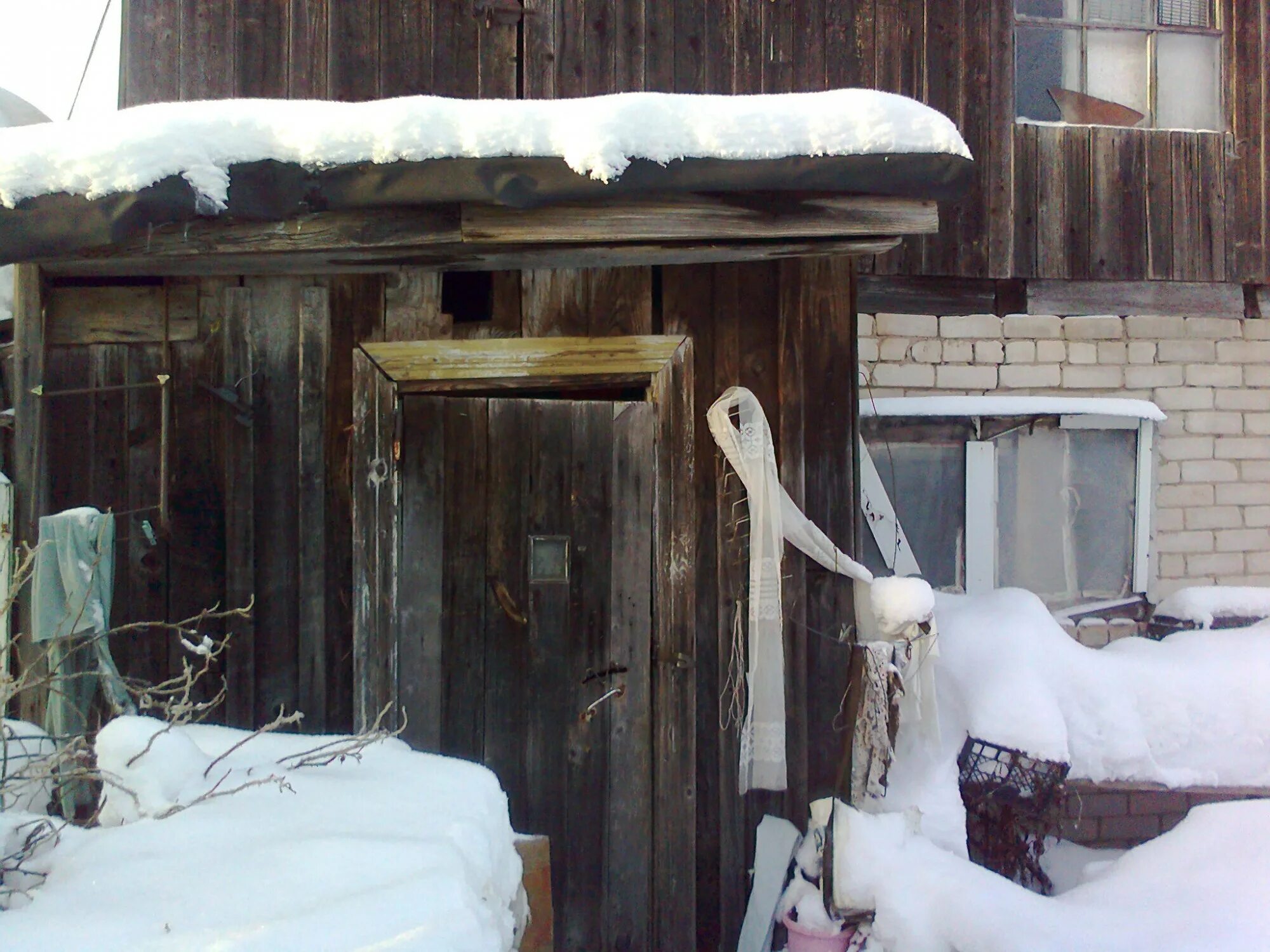 Деревенская бабушка. Бабушка сарае. Чердак с вещами. Домик в деревне бабушка. Бабушка 84 года.