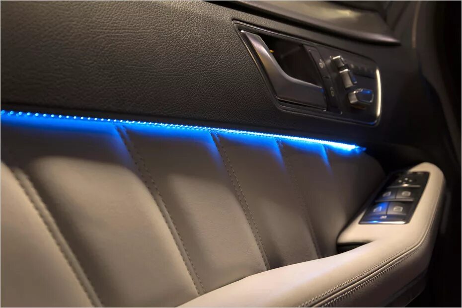 Подсветка карты дверей. Ambient Light Mercedes w212. Ambient Lighting w212 Рестайлинг. Подсветка салона Мерседес 212. W212 Ambient Light.