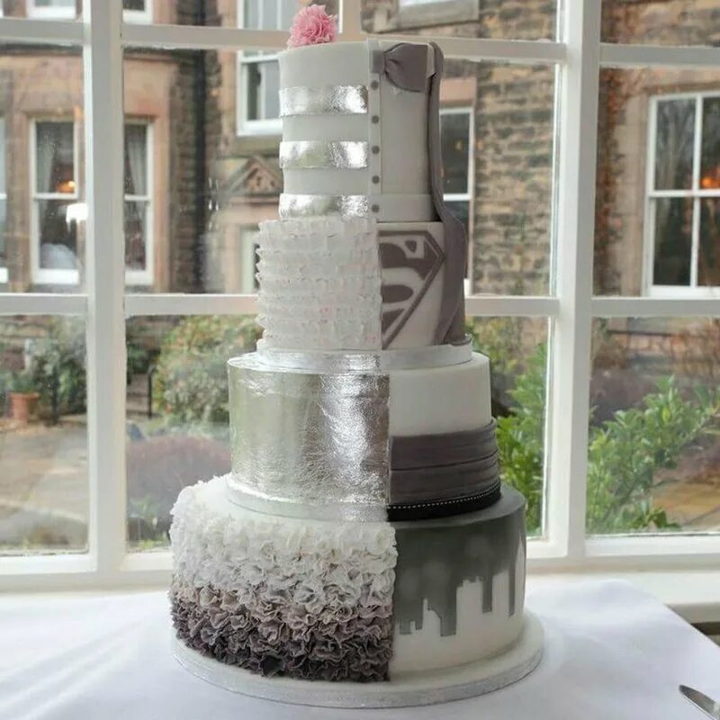 Светло серый торт. Торт с серыми бусинами. Торт с вазой. Как сделать серый торт. Как сделать серый торт.