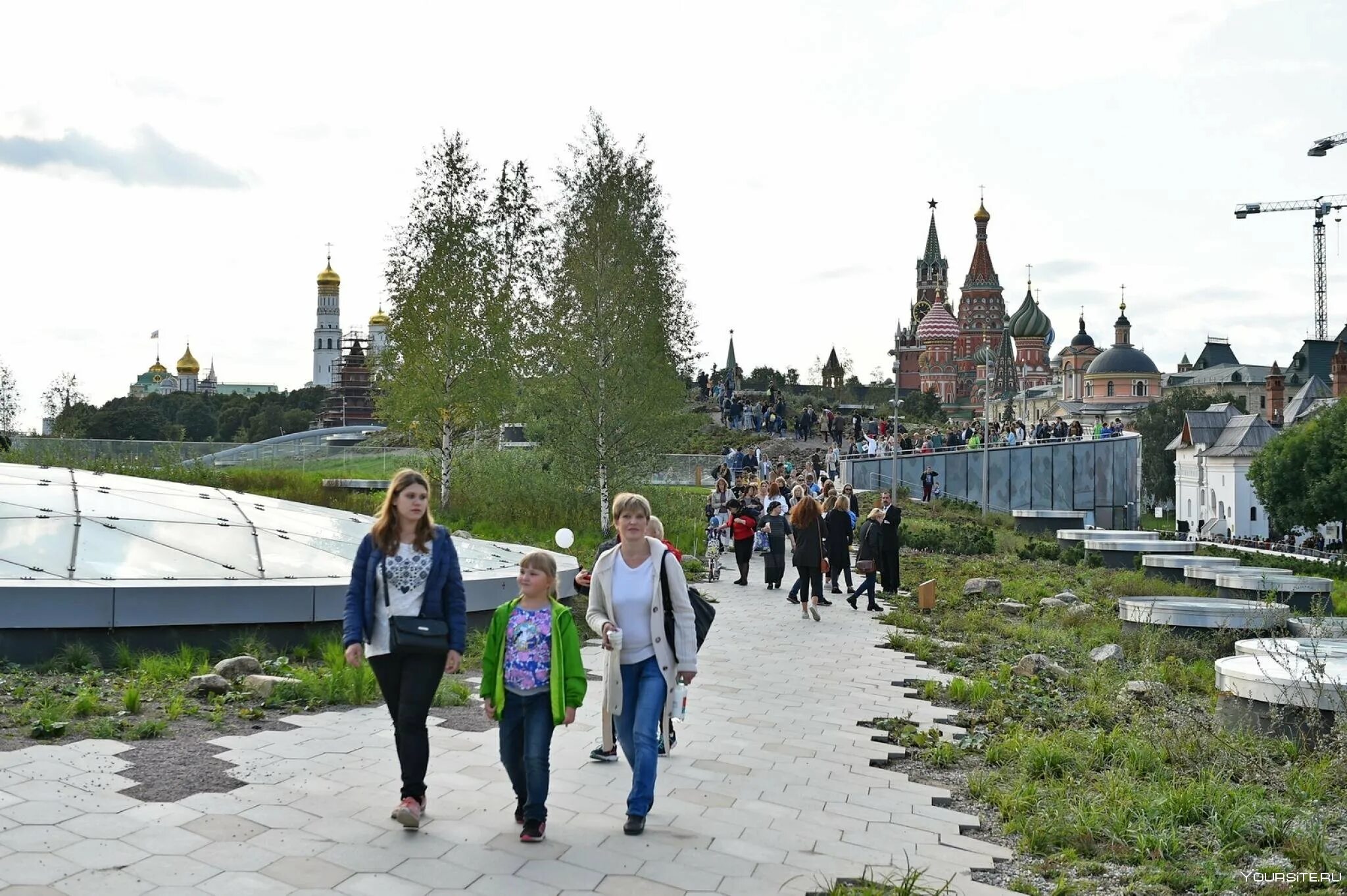 Парк Зарядье. Парк Зарядье в Москве. Парк Зарядье аттракционы. Парк Зарядье в Москве полет над Россией. Парк зарядье аттракцион полет