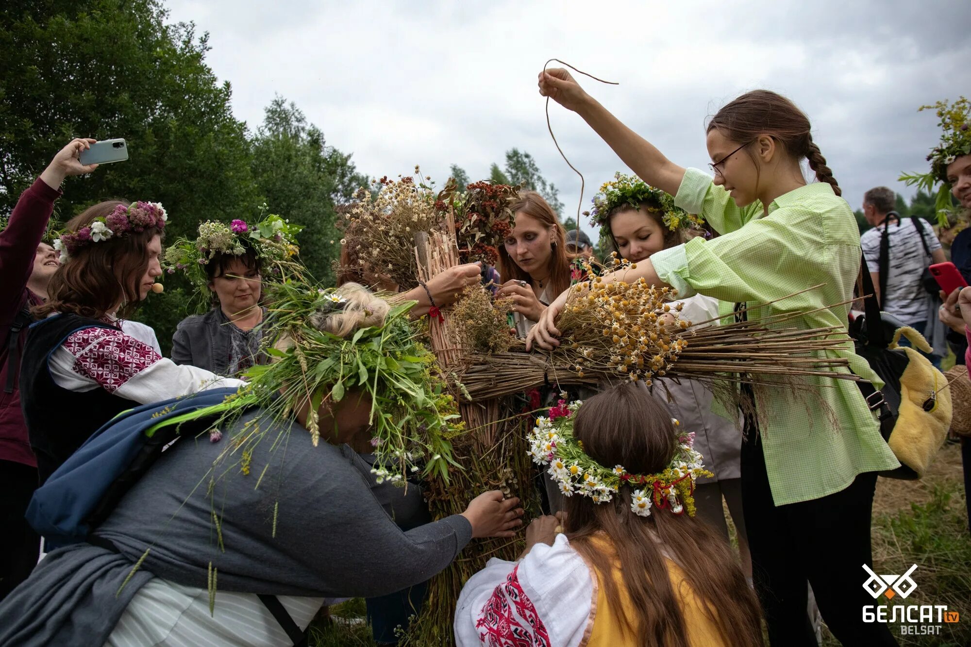 Новгородское купалье. Цветок папоротника на ивана купала. Купалле в дудутках. Белорусская купала. Ивана купала 2023.