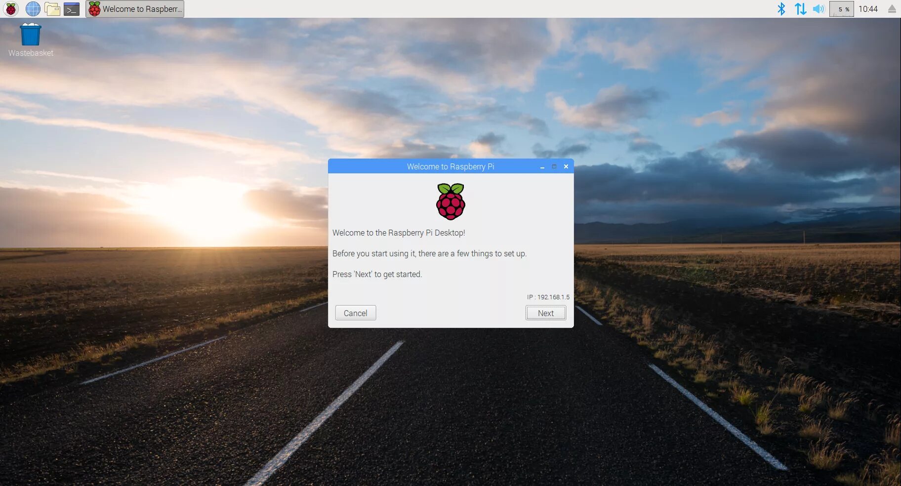 Почему не появляется рабочий стол. Raspbian рабочий стол. Raspberry Pi os рабочий стол. Интерфейс Raspbian. Raspbian os Интерфейс.