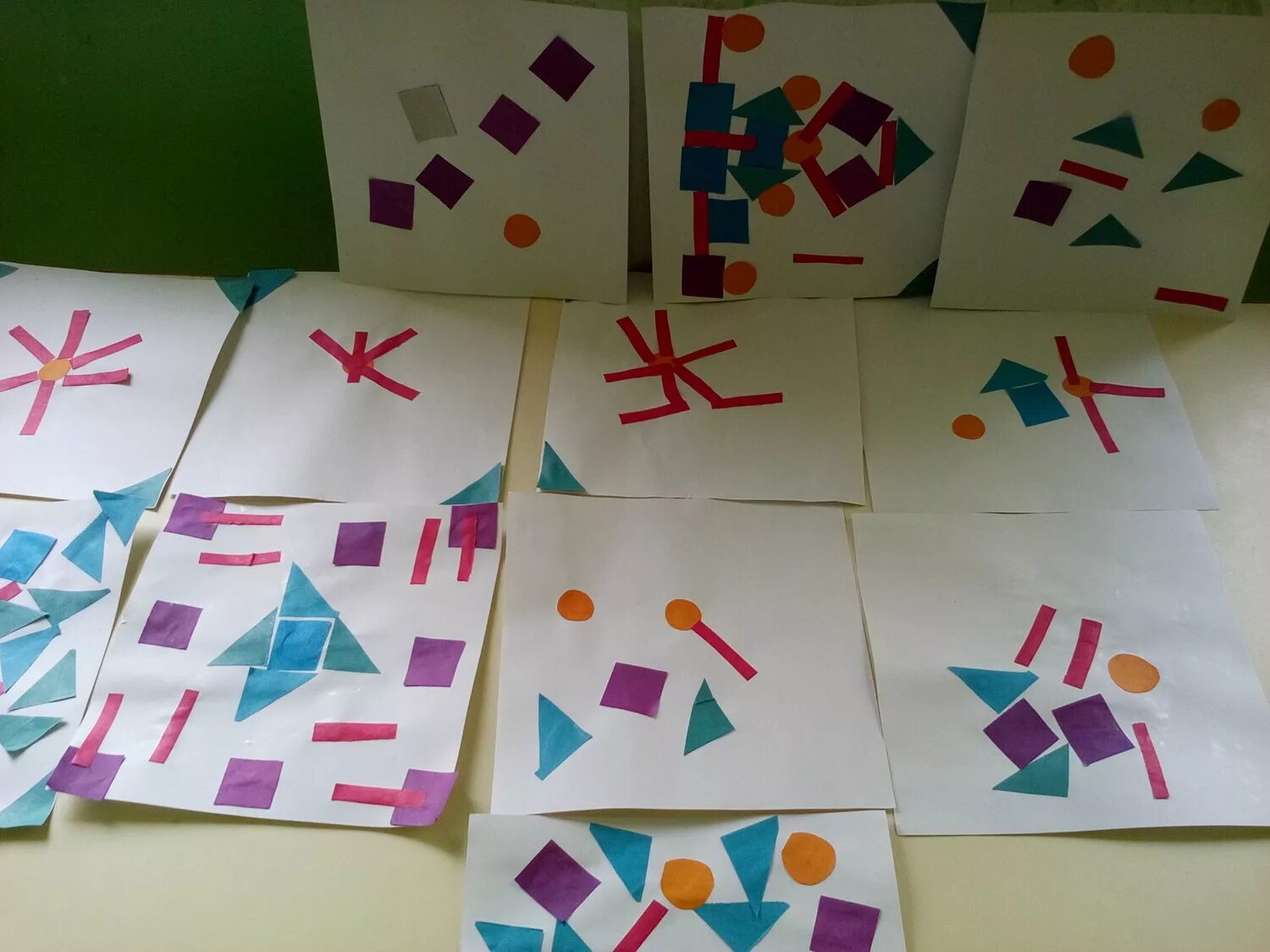 Аппликация в средней группе. Аппликация украшение платка. Аппликация платочки средняя группа. Украсим платочек аппликация средняя группа. Аппликация платочки средняя группа.