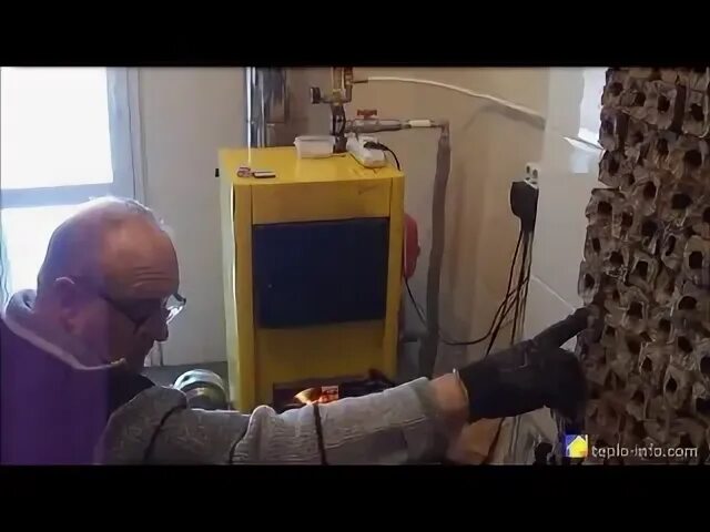 Топить котел видео