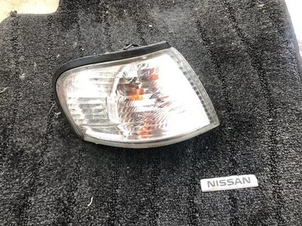 Поворотник nissan sunny
