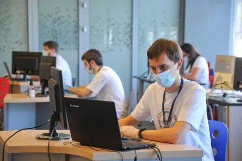 Студентов переводят на дистанционное обучение