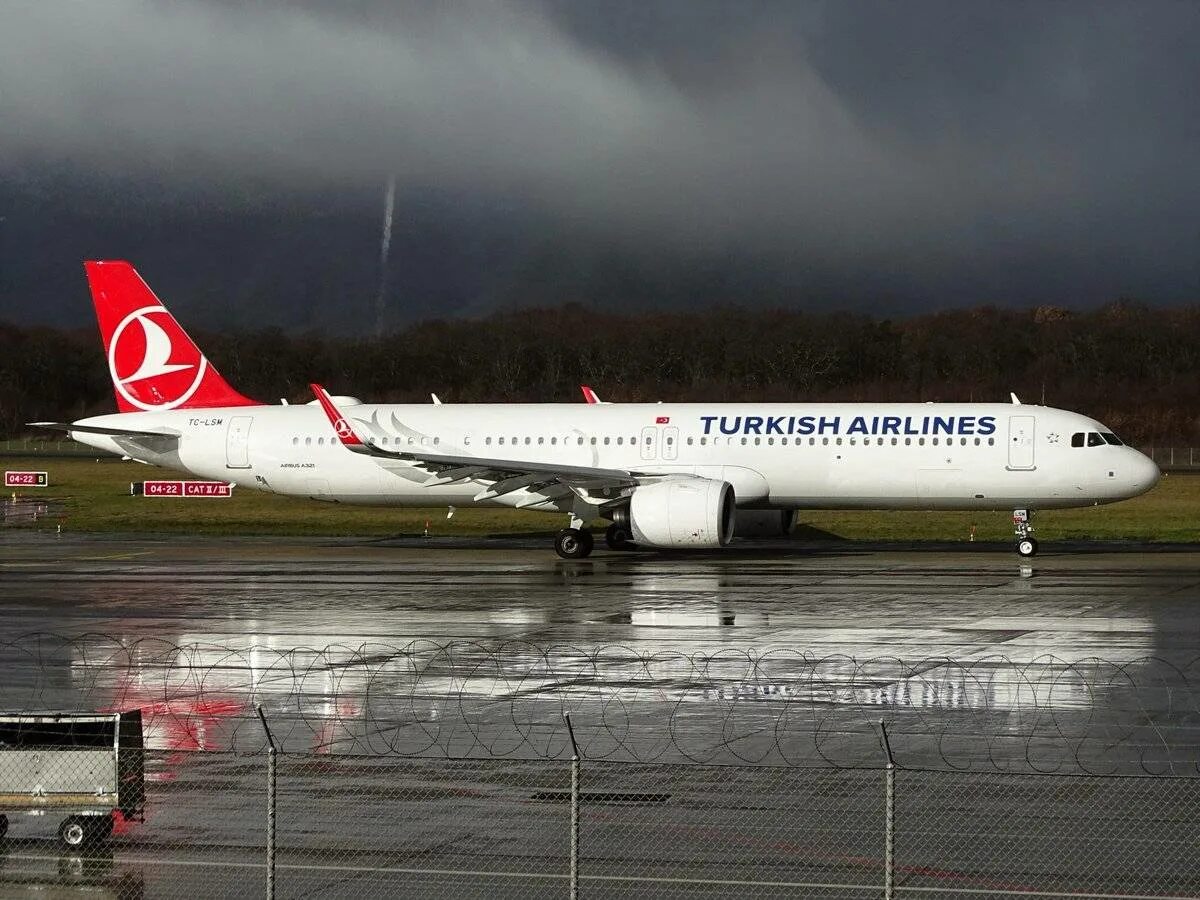 Airbus a321 Turkish Airlines. Аэробус а320 турецкие авиалинии. Airbus a321-200 Turkish Airlines. Аэробус 321-200 Туркиш Эйрлайнс.