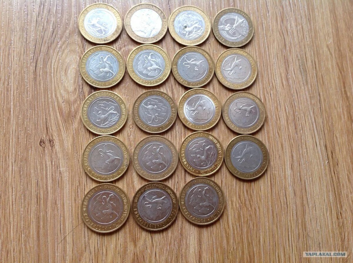 Мелочь в банке. 3 Литр банка 10 рублевых монет. Банки с монетами. Копилка для десятирублевых монет.
