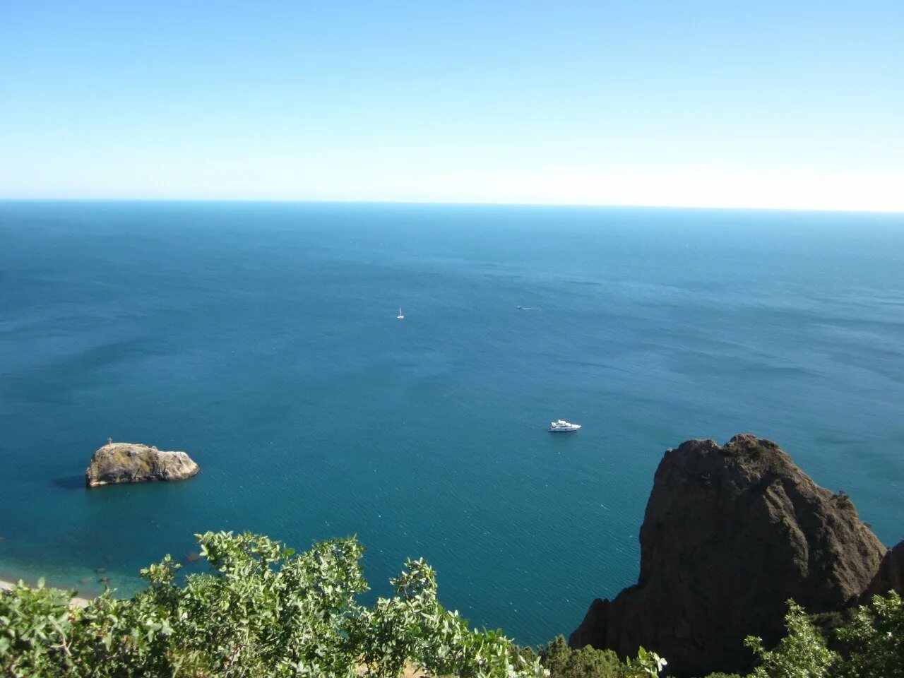 Тип черного моря. Мыс айя сверху. Азовское море снимок со спутника. Ольговка черное море природа. Вид на черное море.