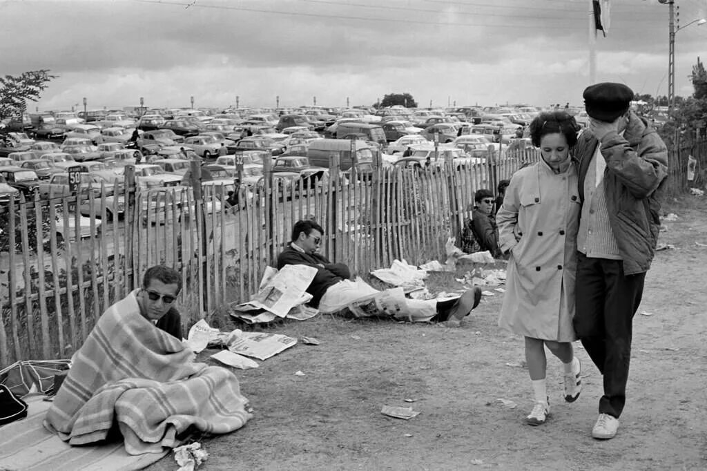 Шли фабричный. Анри Картье-Брессон. Анри Картье-Брессон (Henri Cartier-Bresson). Анри Картье-Брессон фотоработы. Анри Картье-Брессон уличная фотография.