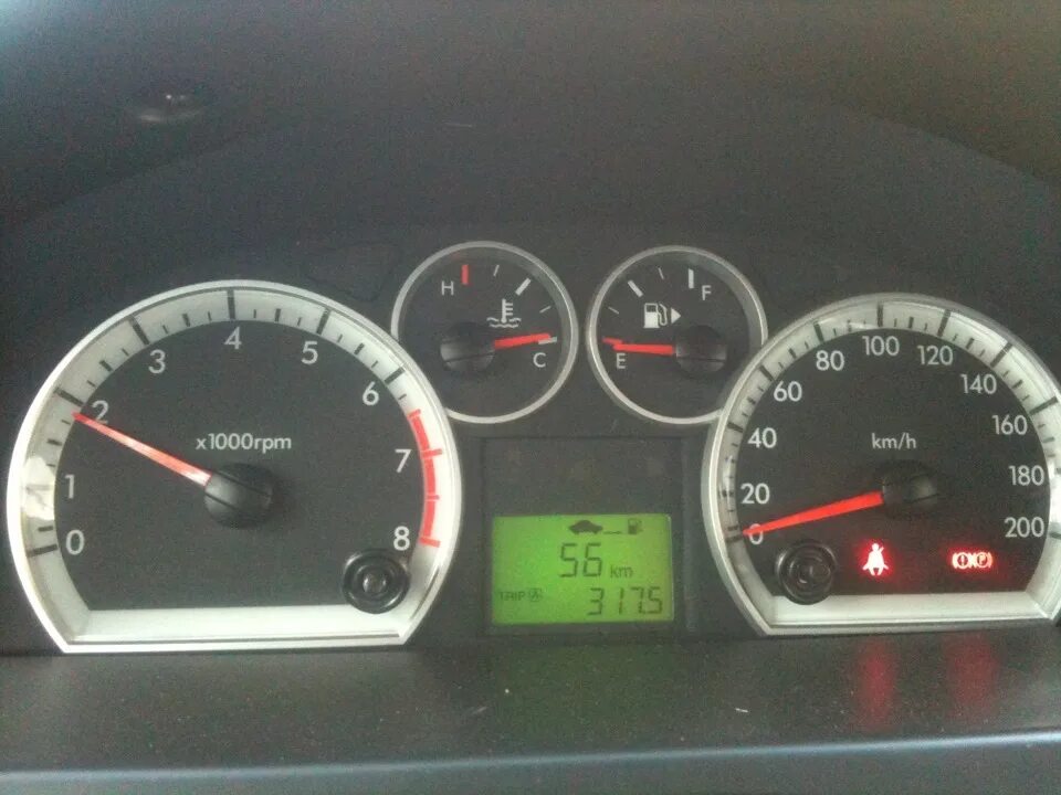 Не горит лампочка топлива. Лампочка топлива шевроле авео т250. авео т250 лампочка бензина. лампочка бензина шевроле ланос. лампа низкого уровня топлива ланос.