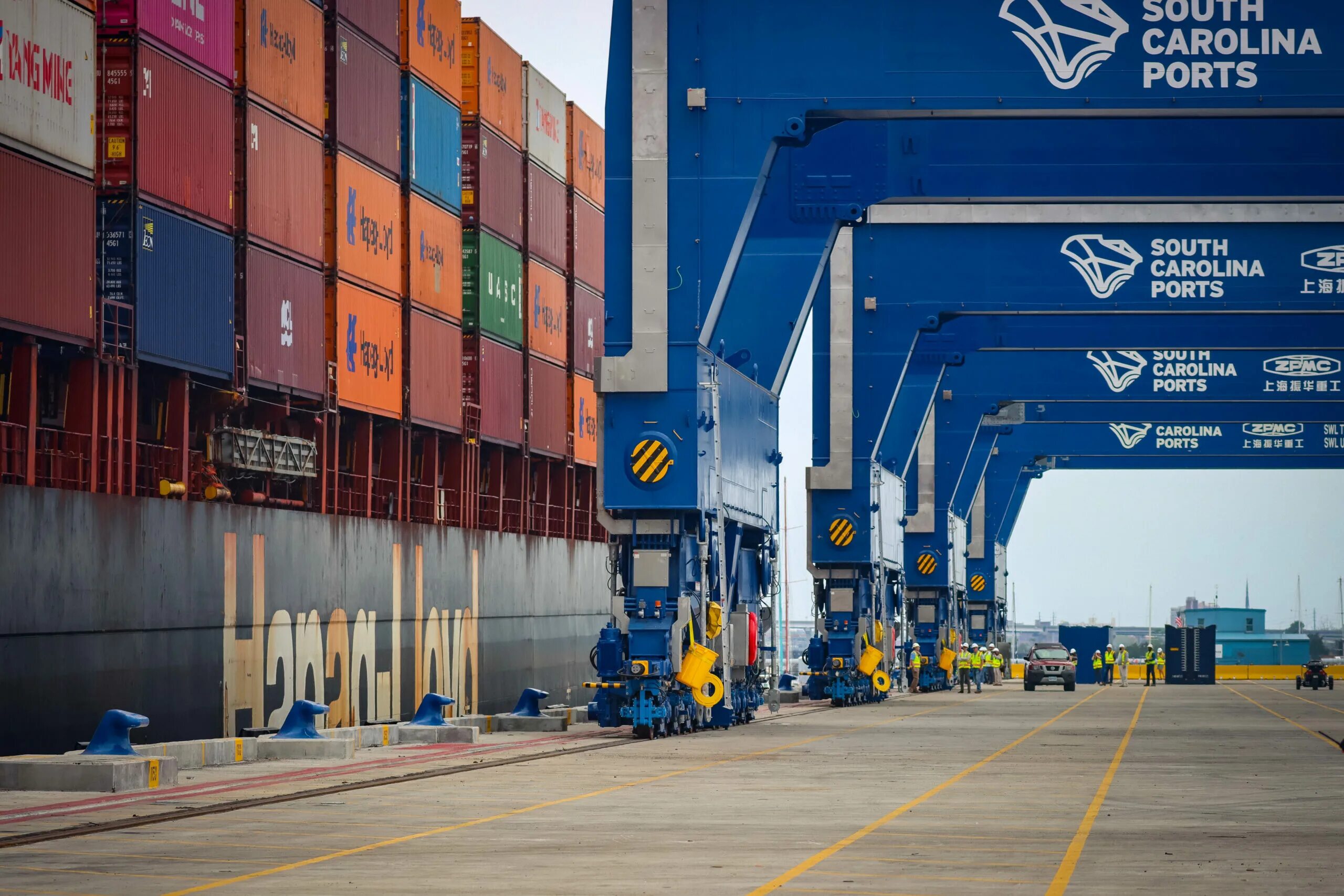 T s port. Контейнерный терминал трансконтейнер. sc порт. авто на контейнерном терминале фотосессия. arrival at ib inland port.