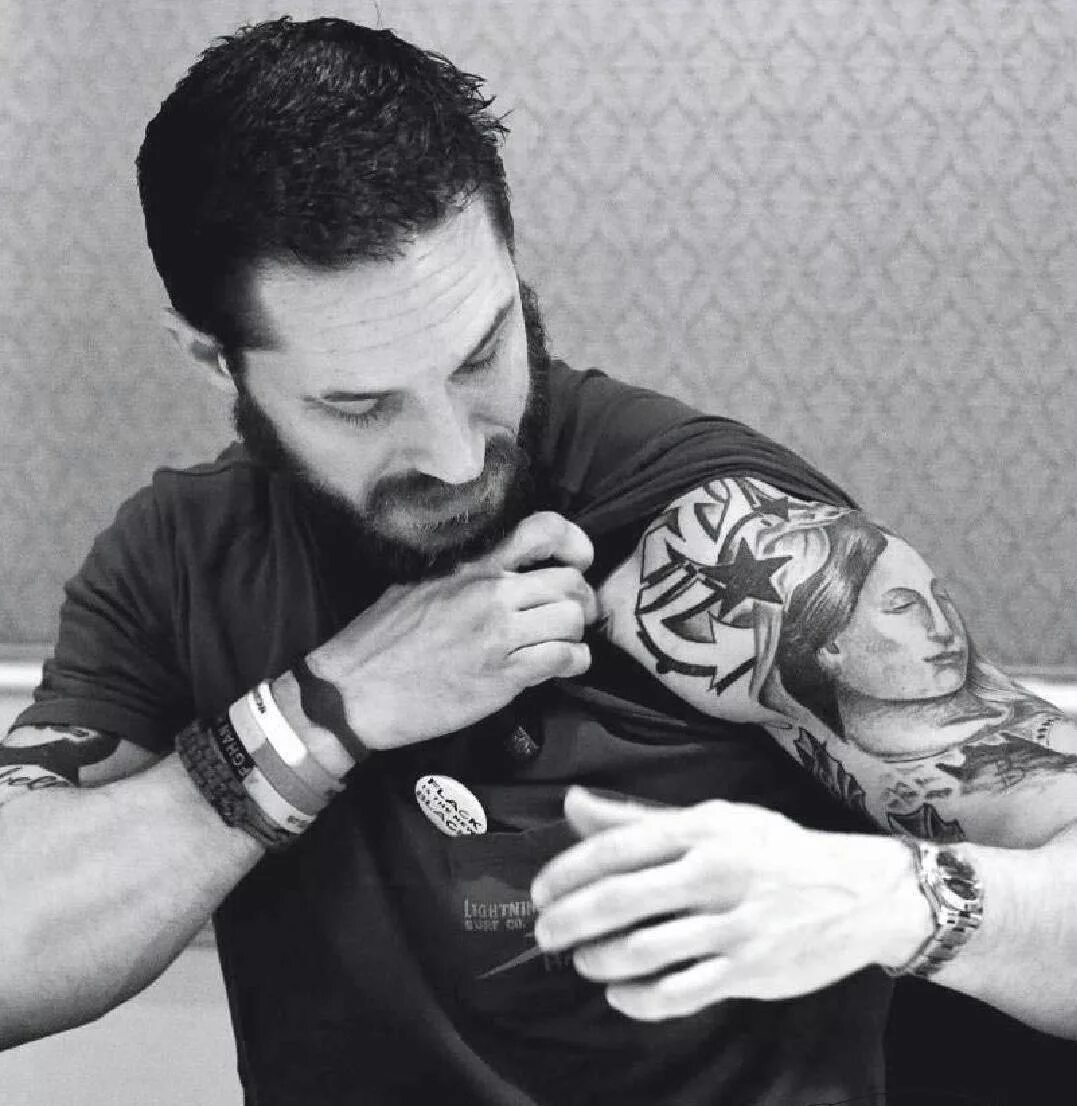 фото тома харди. том харди тату. тату тома харди. тату тома харди. тату тома харди.