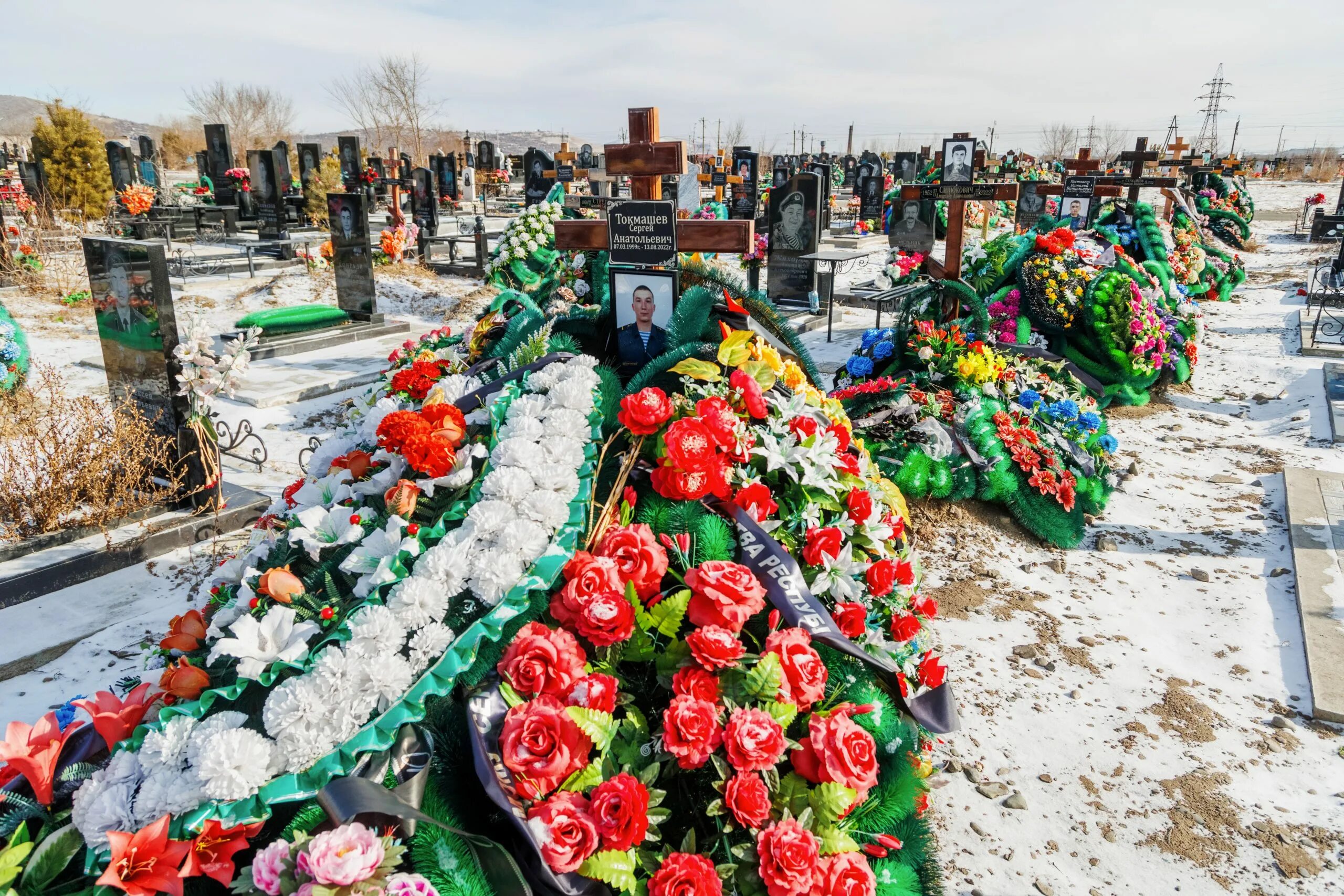 Сколько смертей мобилизованных. Кладбище. Могила. Кладбища Украины. Кладбища российских военных погибших на Украине.