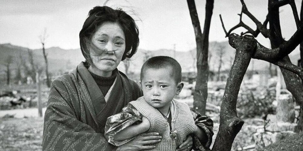 Хиросима и нагасаки дети. Хиросима и нагасаки 1945 дети. Хиросима и нагасаки жертвы. Нагасаки люди. Нагасаки люди.