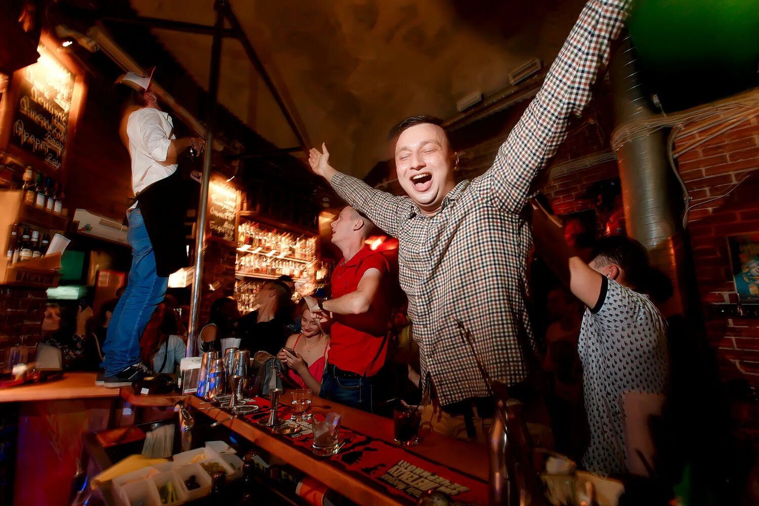 Драфт бар. Паб галерея волгоград. Понеслось бар воронеж. Bars волгоград. Раковарня волгоград рабоче-крестьянская.