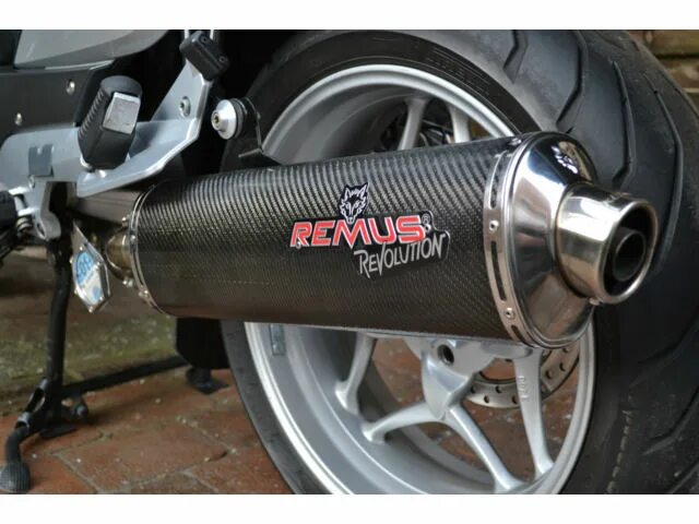 Глушитель Remus на мотоцикл. R1200rt Akrapovic. Карбоновый наконечник глушителя r1200gs. Глушители Remus Subaru.