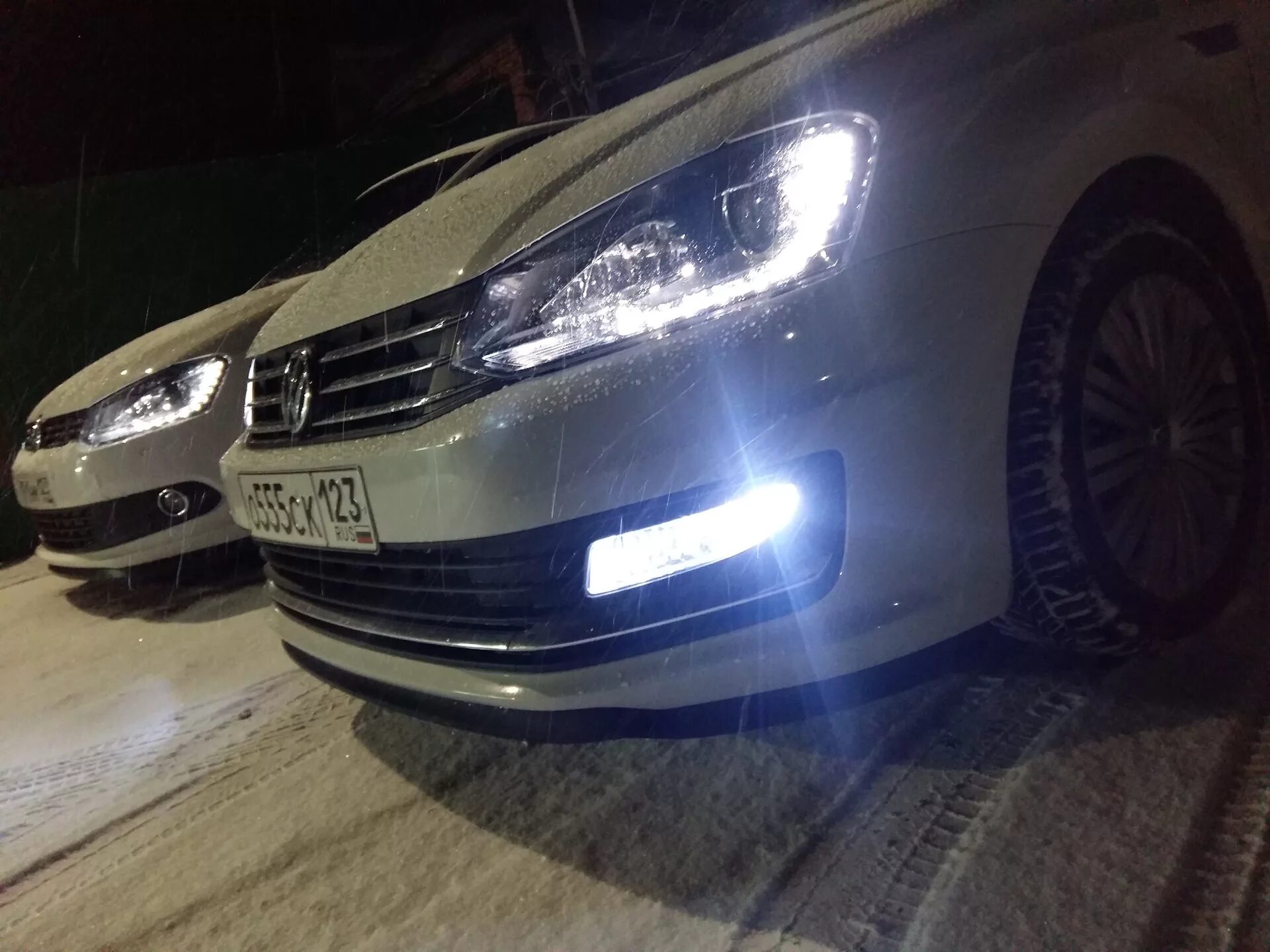 Дхо фольксваген седан. Polo sedan ДХО диодные 2016. Led ДХО поло седан 2019. Led фары Фольксваген поло седан 2014. ДХО 4 лампы VW Polo.