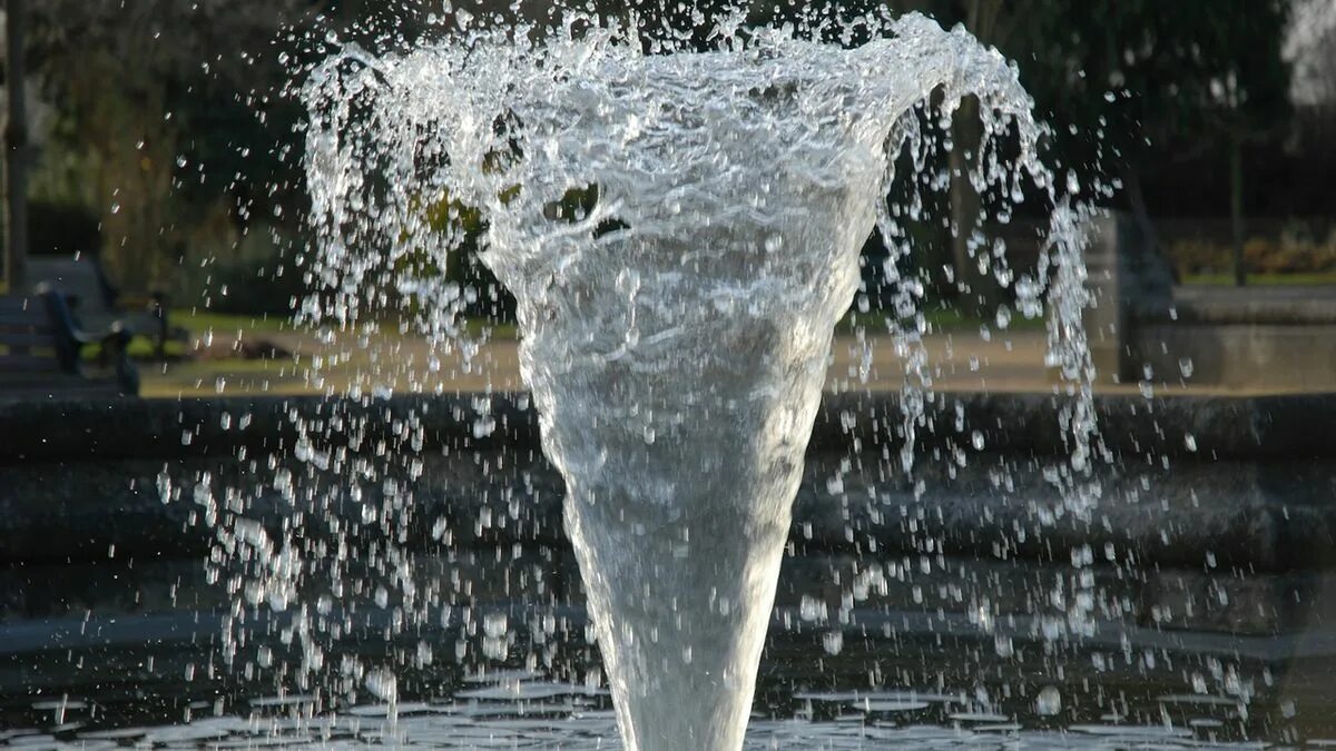 Water fountain перевод на русский. Струя воды. Фонтан из под земли. Фонтан вертикальные струи из воды. Фонтан с цветной водой.