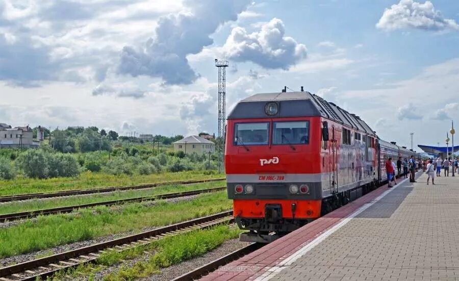 Железная дорога анапа. Станция Анапа. ЖД вокзал Анапа. Поезд на станции Анапа. Анапа вокзал поезд.