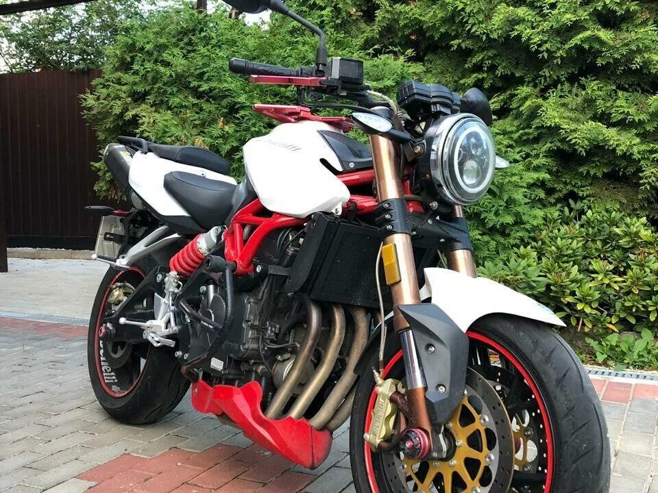 Мотоцикл stels benelli 600 кубов. Стелс бенелли 600 мото. Benelli tnt 900. Стелс бенелли 600. Стелс бенелли 600.