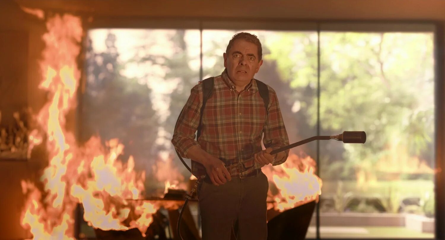 человек против пчелы сериал. мистер бин фильм 2022. человек против пчелы. человек против пчелы роуэн аткинсон. Bee (2022).