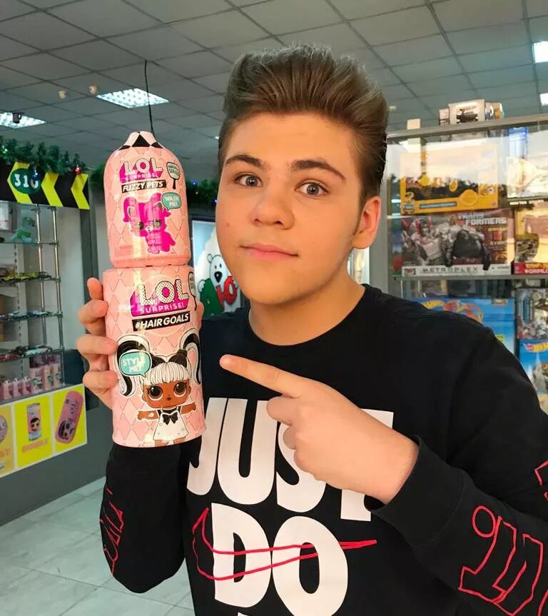 Лола флэнери сотня. Лола квир. Лола флэнери. Лола родригес фото. Лола у моря 2019.