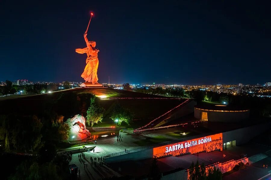 Https ktzn volgograd ru. Мамаев Курган Волгоград. Мамаев Курган Родина мать. Ночной Мамаев Курган Волгоград. Мамаев Курган Волгоград 2022.