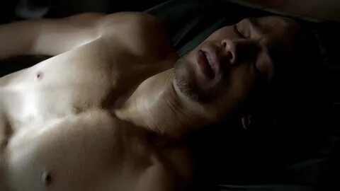 ausCAPS: Kendrick Sampson shirtless in The Vampire Diaries 5. Kendrick Samp...