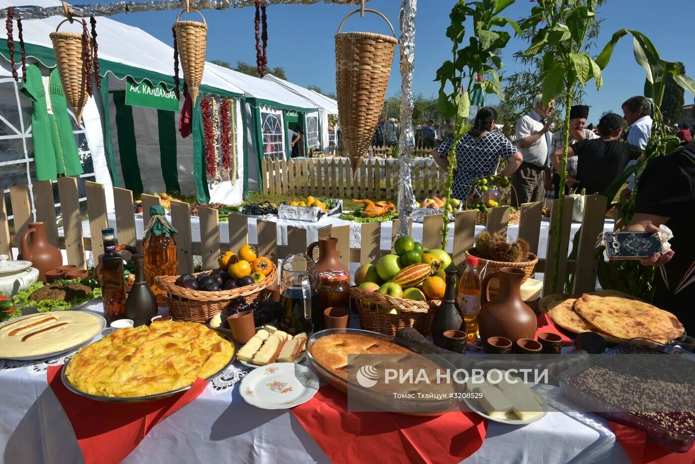 Праздник в абхазии 14 января. Дурипш абхазское застолье. abkhazia lykhny праздник урожая. кавказское застолье с. дурипш. праздник урожая в селе лыхны.