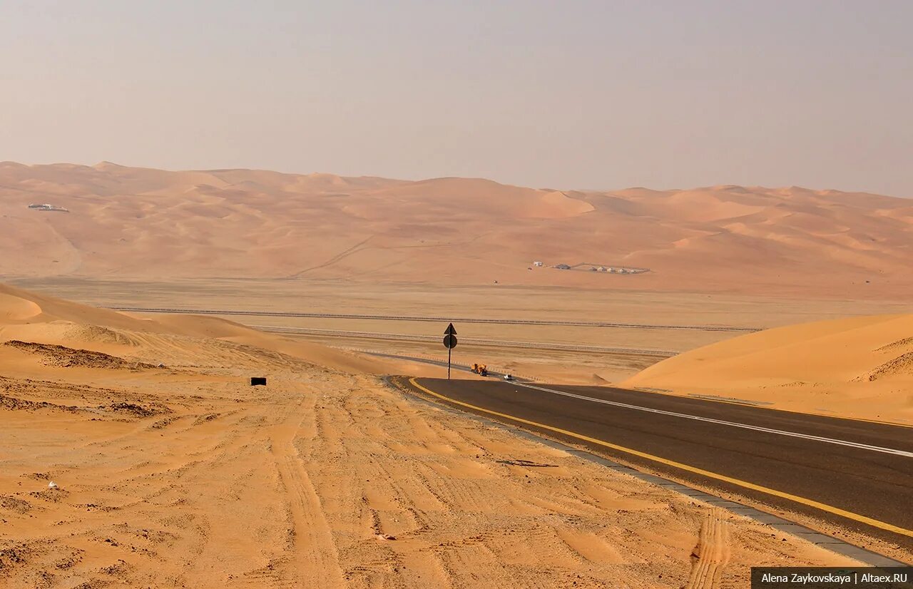 Самые большие 10 пустыни в мире. Пустыня Регистан Афганистан. Пустыни Йемена Барханы. Пейзаж пустыни Кызылкум. Пустыня руб-Эль-Хали.