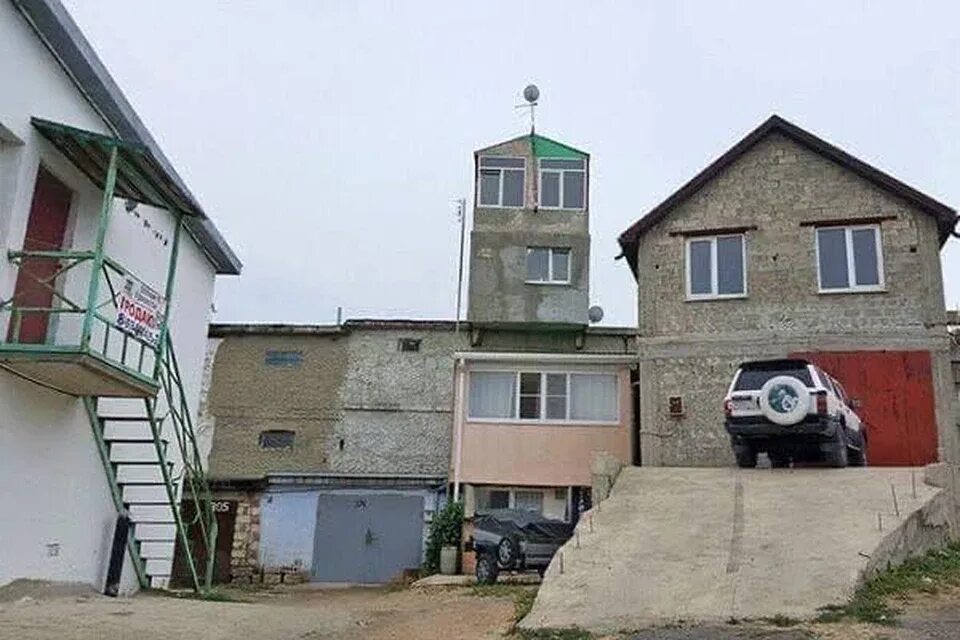 Гаражи самострой. Самовольные гаражи. Гараж самострой. Гаражи самострой. Гаражные самострои в сочи.