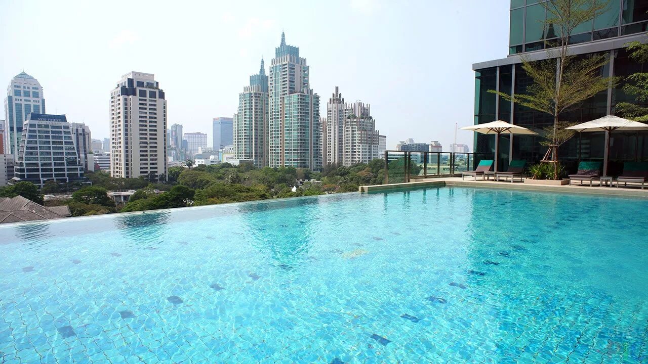 Бассейн в бангкоке. Бассейн Люмпини Бангкок. Бассейн Инфинити в Бангкоке. Тайланд Бангкок отели. Таиланд город Бангкок отель с бассейном на крыше.