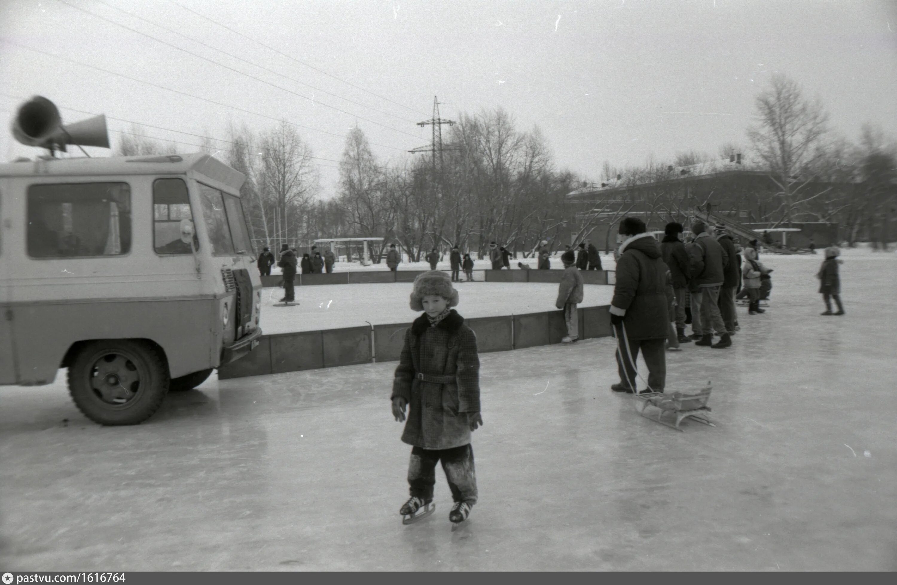 Омск 1993 год. Омск 1993 год. Краснознаменное училище фрунзе. Захват заложников детском саду в омске. Старый омск в фотографиях улица орджоникидзе.